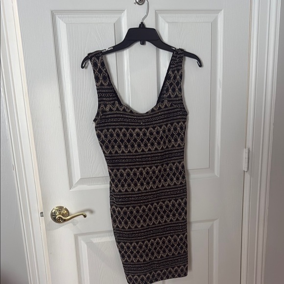 Body Central Black and gold Sleeveless Bodycon Mini Dress size large fits like m - Picture 1 of 4